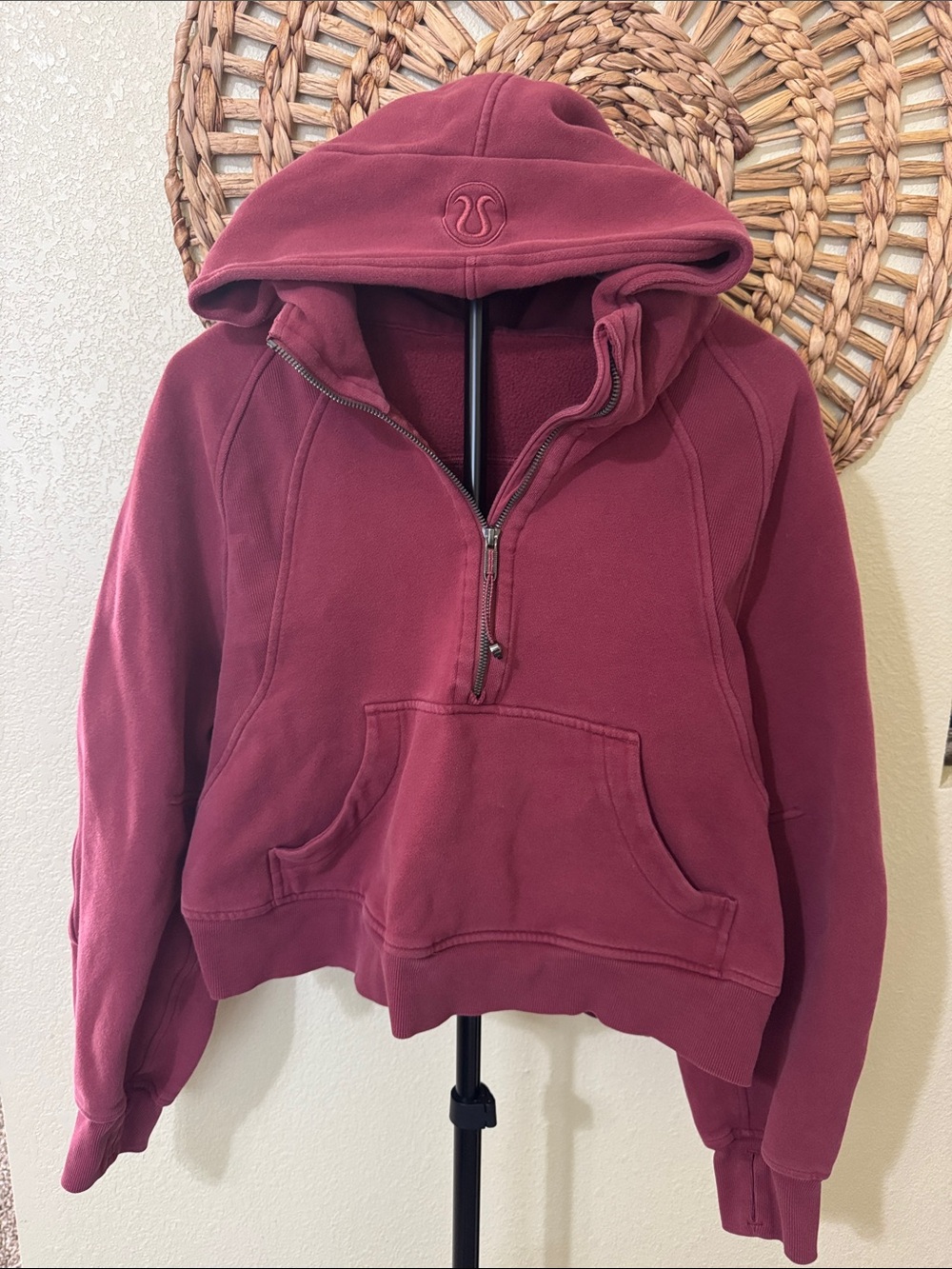 Lululemon M/L cropped hoodie maroon
